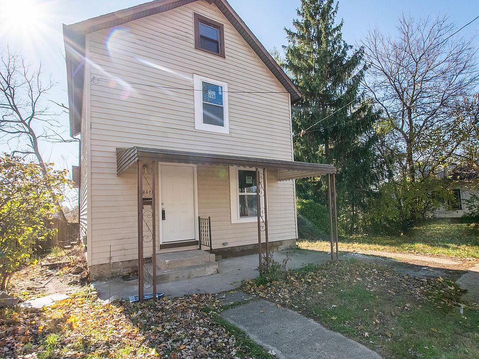 1st image of 207 S Oak St