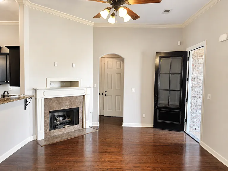 1398 Sawmill Creek Ln — Photo 5