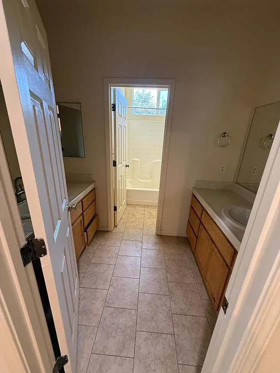 3 bed, 3.5 bath, 3184 sqft, $2,700 — Photo 3