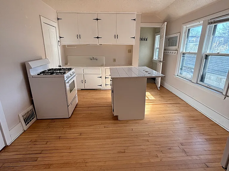 800 E Pearson St #UPPER — Photo 8