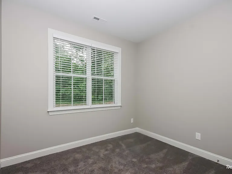 124 Gregory Rd — Photo 9
