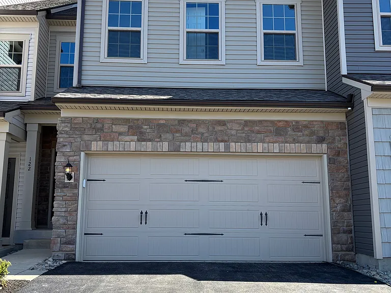 122 S Buck Tavern Way — Photo 1