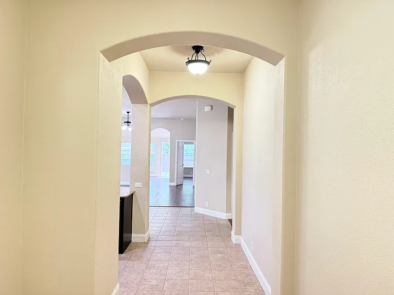 1114 Haskell Dr — Photo 2