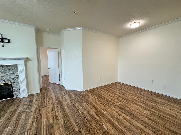 18919 E Warren Cir #B-102 — Photo 21