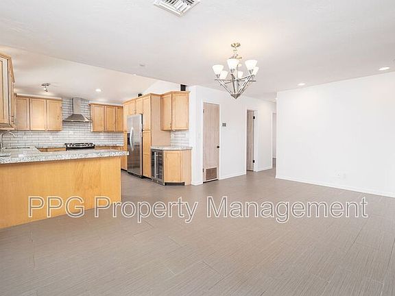 5th image of 8718 E Thornwood Dr