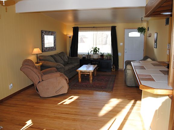 Oaks floors throughout