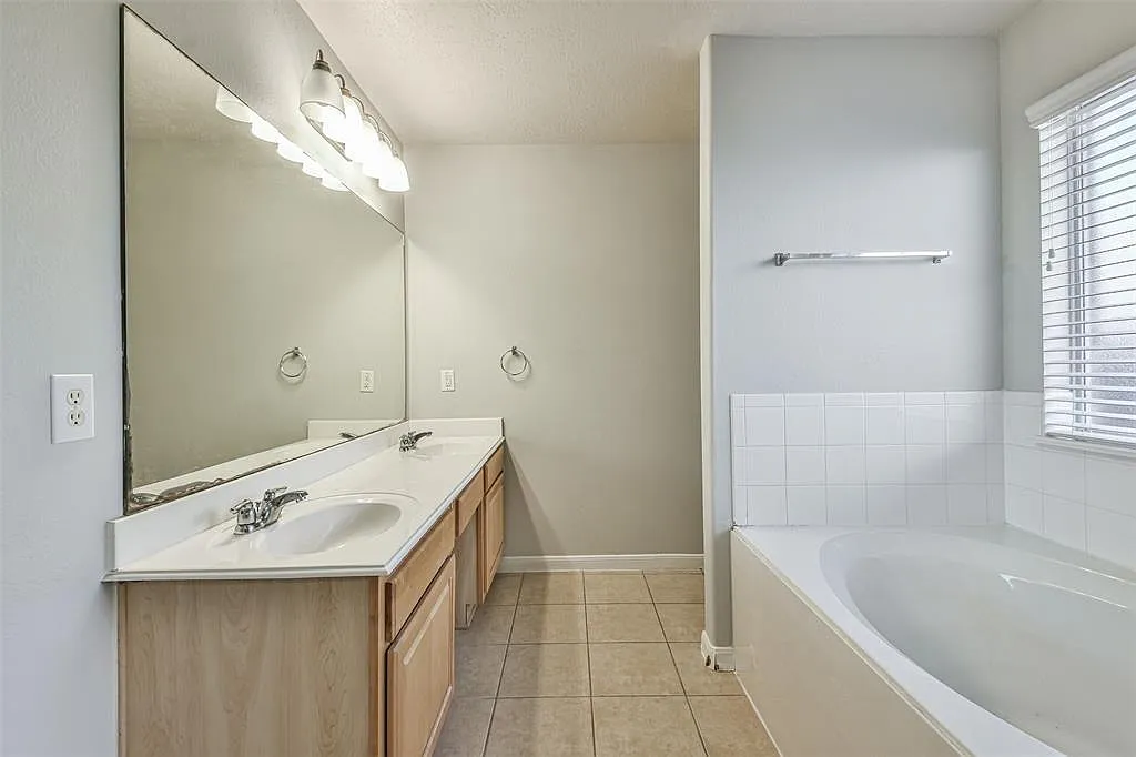 15203 Green Whisper Drive — Photo 4