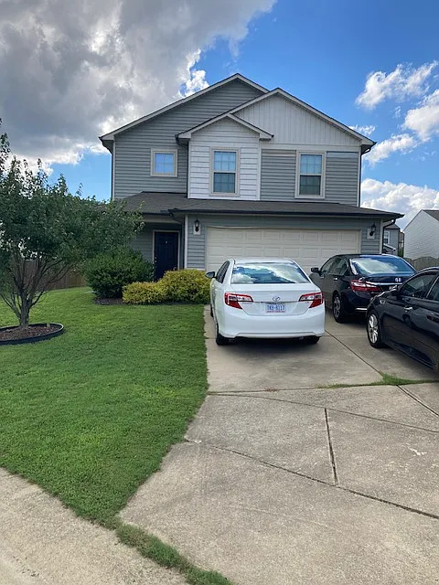 4 bed, 2350 sqft, $2,000 — Photo 2