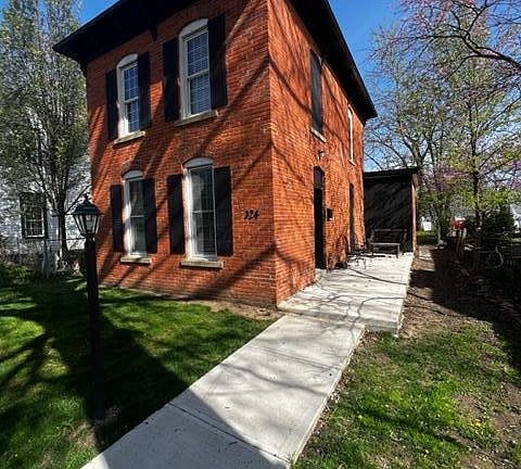 3rd image of 324 W 8th St