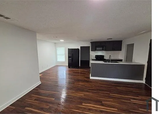 4 bed, 1332 sqft, $2,400 — Photo 4
