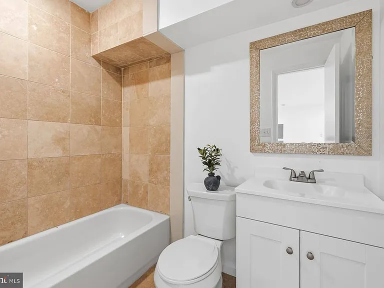 642 15th St NE #2 — Photo 30
