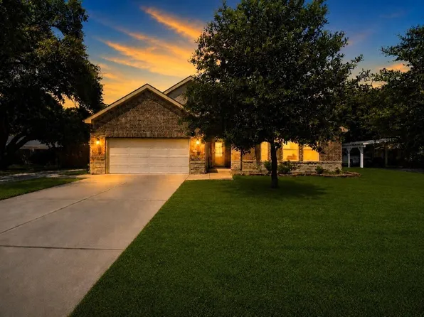 311 Beaumont Dr, Magnolia, TX 77354