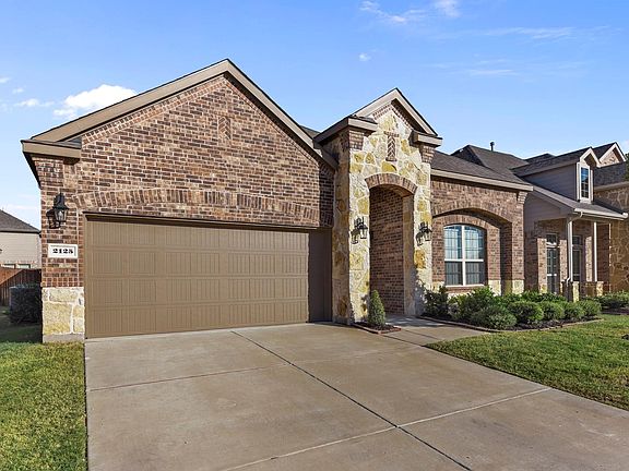 2nd image of 2125 Lake Hawthorne Trl