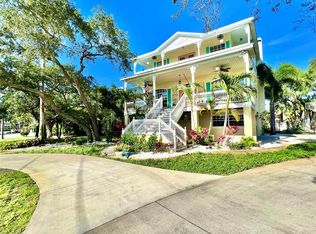 471 Riverside Dr, Tarpon Springs, FL 34689