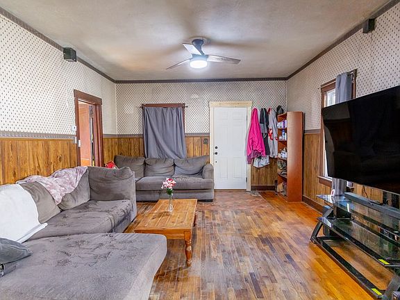 5th image of 817 Cedar St