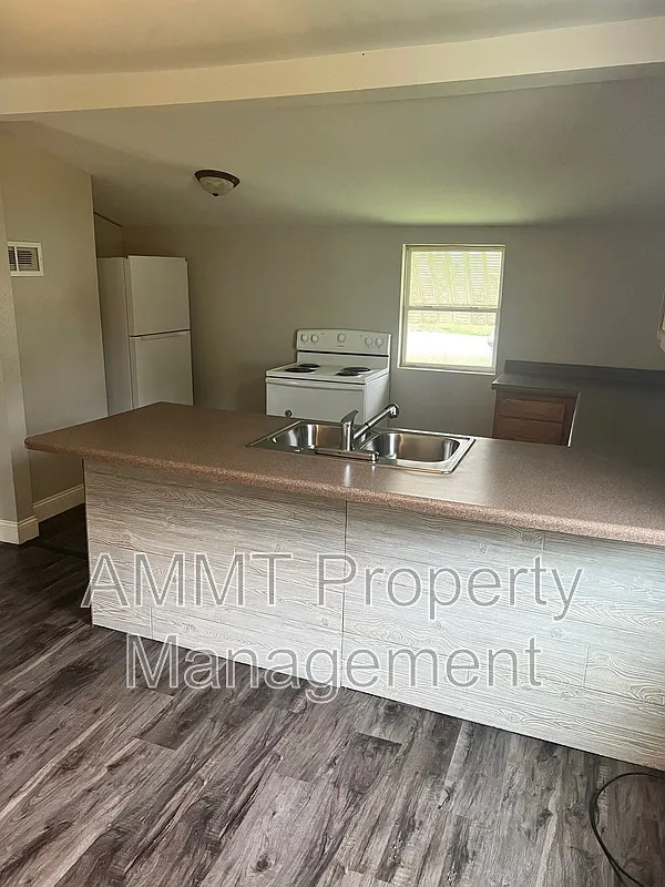 2 bed, 1.0 bath, 672 sqft, $1,050 — Photo 1