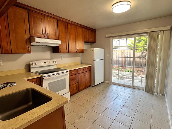 3rd image of 678 Iris Ave