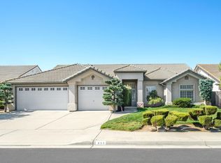 512 W Fallbrook Ave, Clovis, CA 93611