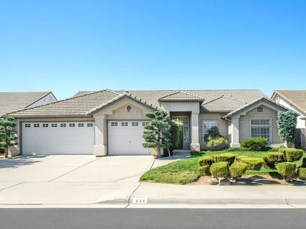 512 W Fallbrook Ave, Clovis, CA 93611