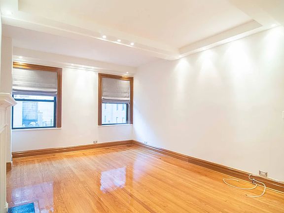 4th image of 145 W 58th St #12E
