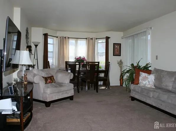 197 Bexley Ln, Piscataway, NJ 08854