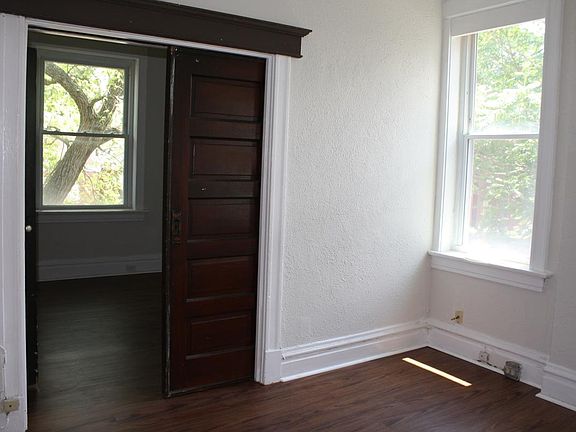 3rd image of 2841 Michigan Ave Floor 1