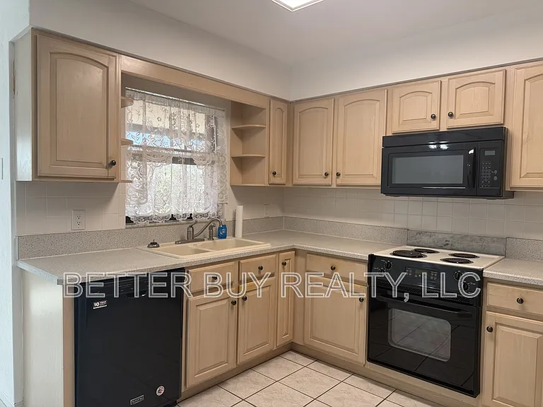 337 N 10th St — Photo 12