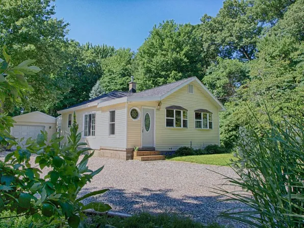 550 Clark Dr NW, Comstock Park, MI 49321