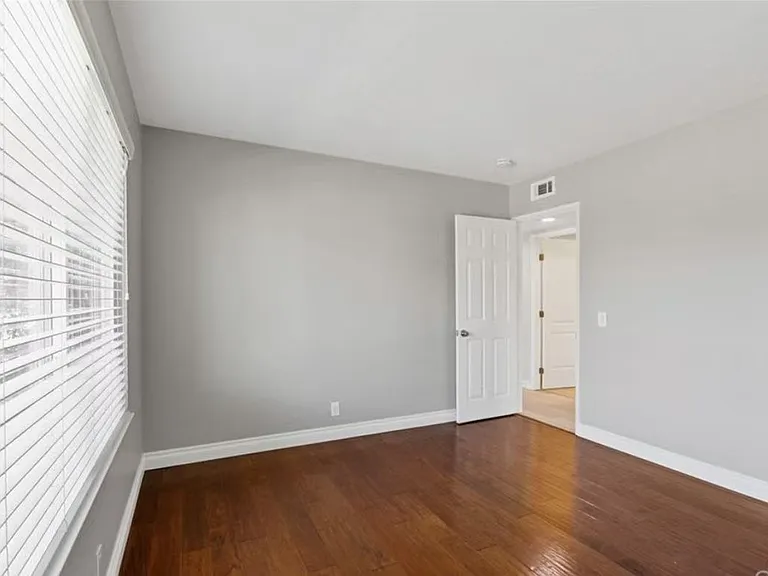 4622 Larwin Ave — Photo 8