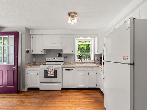 3rd image of 27 Nottingham Drive