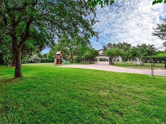 4th image of 131 The Hills Dr