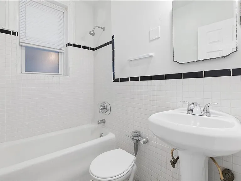 37 S Iowa Avenueunit #5D — Photo 9