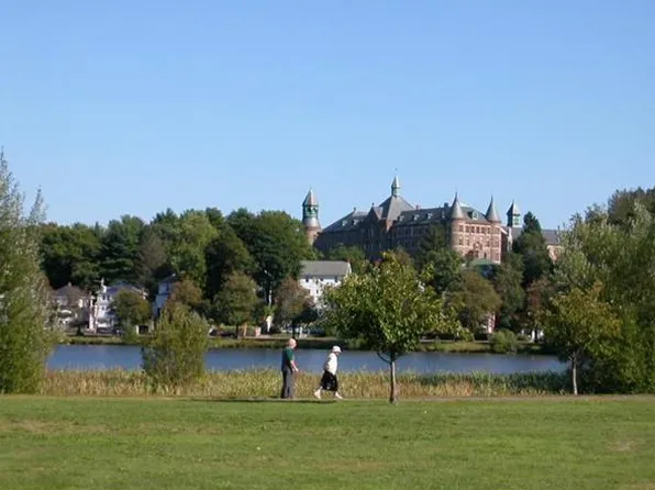 144 Kenrick St APT 25, Brighton, MA 02135