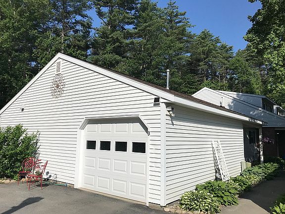 Attached Garage 