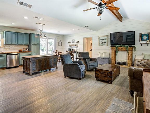 3rd image of 210 Sunridge Ln