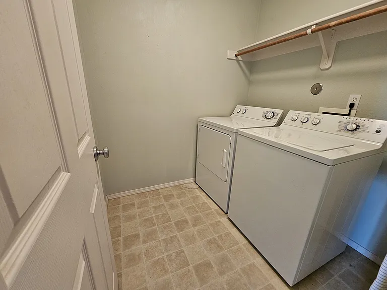 6261 SW 208th Ter — Photo 7