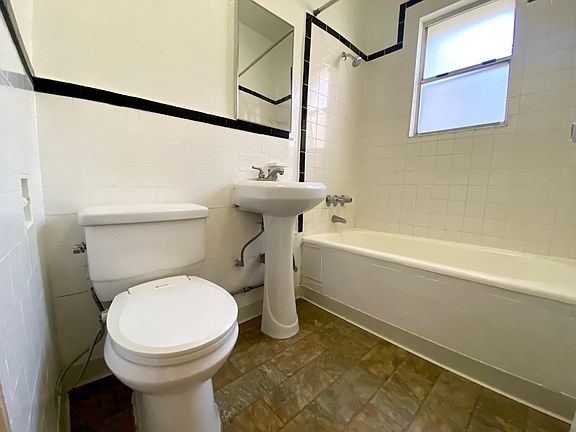 5th image of 849 S Oxford Ave #304