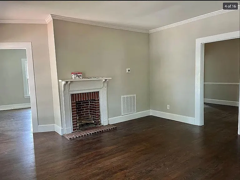 2154 Spencer St — Photo 4