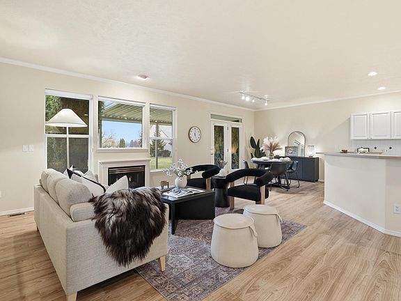 3rd image of 1013 N Country Club Dr #A