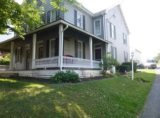 1067 E Main St, New Holland, PA 17557