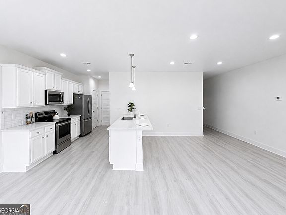 3rd image of 453 Oconner Blvd