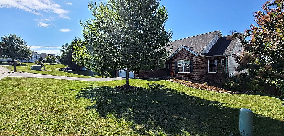 1st image of 110 Buckingham Ln