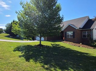110 Buckingham Ln, Christiansburg, VA 24073