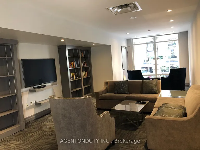 1121 Bay St #701 — Photo 30