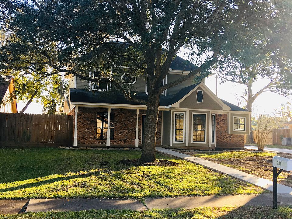 1st image of 210 Daffodil St