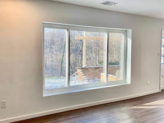 3rd image of 3781 Susanna Dr