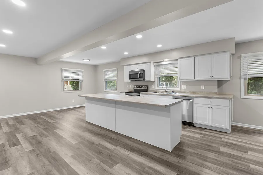 4 bed, 1.5 bath, 2306 sqft, $2,900 — Photo 3