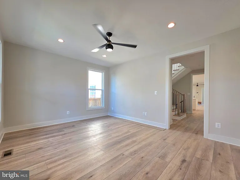 41 E Reed Ave — Photo 2