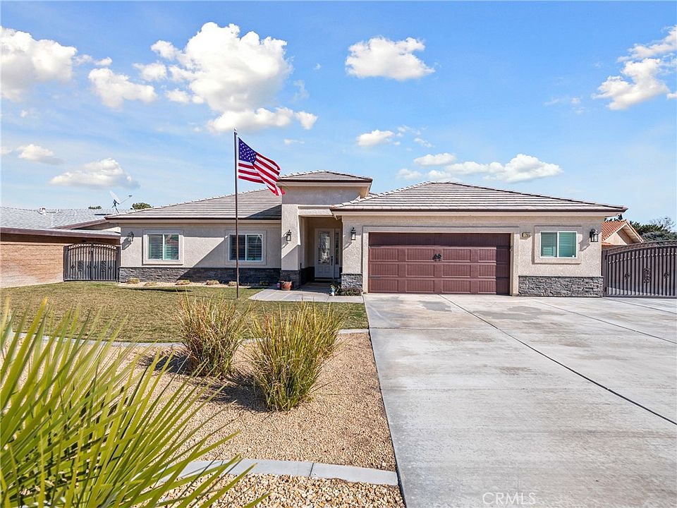 1st image of 12855 Golf Course Dr