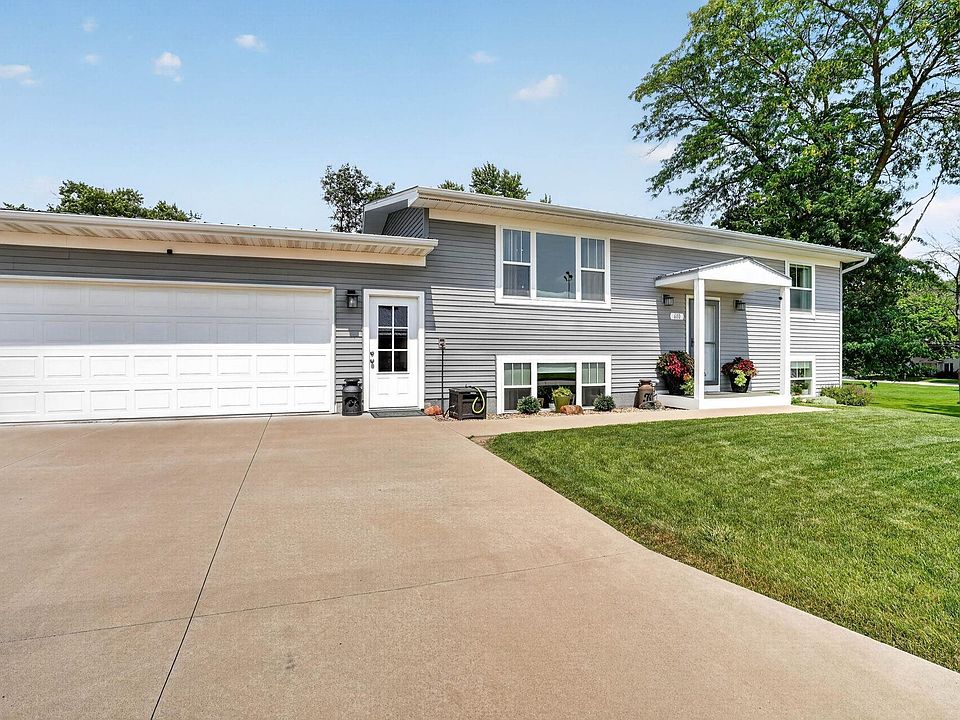 1st image of 610 5th St SE